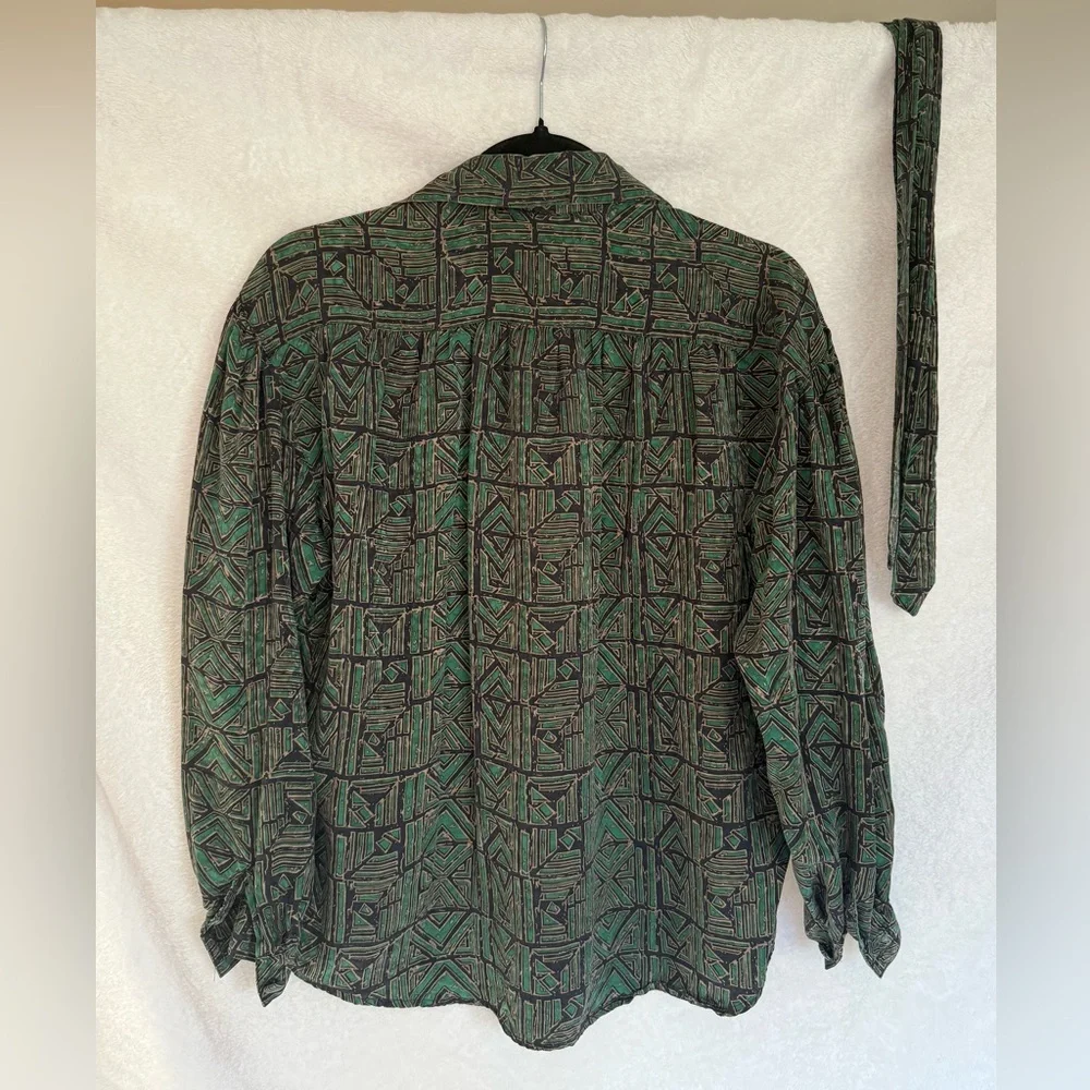 Vintage Doncaster Silk Green and Black Patterned Blouse With Neck Tie - Picture 7 of 7